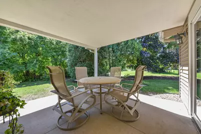 W65N296  Lincoln Ct, Cedarburg, WI 53012 - Photo 3