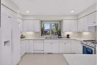 2737  Windepoint Ct #B, Sheboygan, WI 53083 - Photo 5