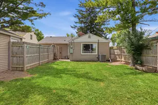 6622 W Bennett Ave, Milwaukee, WI 53219 - Photo 17