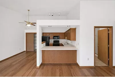 6105 S Creekside Dr #7, Cudahy, WI 53110 - Photo 5