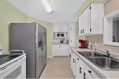 615  Roosevelt Dr, West Bend, WI 53090 - Photo 15