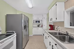 615 Roosevelt Dr, West Bend, WI 53090 - Photo 15
