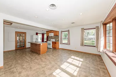 7191 S 37th Pl, Franklin, WI 53132 - Photo 5