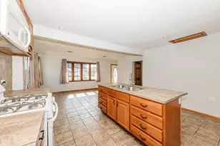 7191 S 37th Pl, Franklin, WI 53132 - Photo 11
