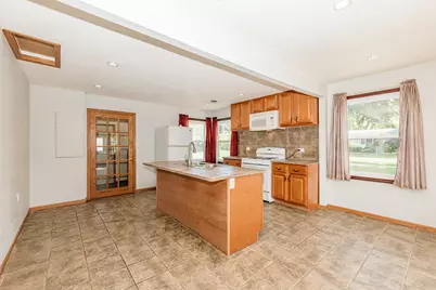 7191 S 37th Pl, Franklin, WI 53132 - Photo 9