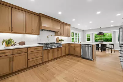 10525 N Fairway Ln, Mequon, WI 53092 - Photo 9