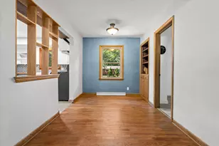 10849 W Derby Ave, Wauwatosa, WI 53225 - Photo 7