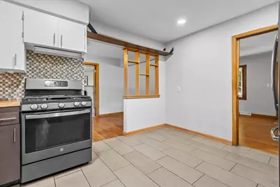 10849 W Derby Ave, Wauwatosa, WI 53225 - Photo 11