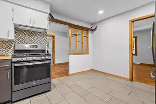 10849 W Derby Ave, Wauwatosa, WI 53225 - Photo 11