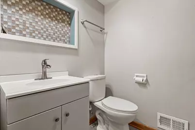 10849 W Derby Ave, Wauwatosa, WI 53225 - Photo 21