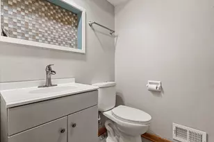 10849 W Derby Ave, Wauwatosa, WI 53225 - Photo 19