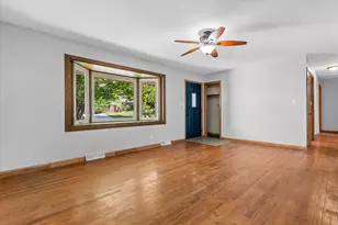 10849 W Derby Ave, Wauwatosa, WI 53225 - Photo 27