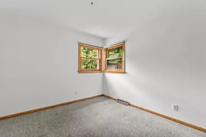 5445 S Nicholson Ave, Cudahy, WI 53110 - Photo 15