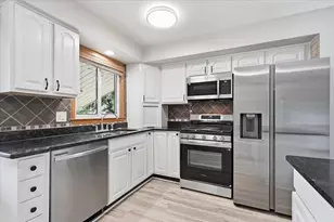 5847 N 113th St, Milwaukee, WI 53225 - Photo 7
