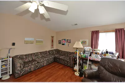 1117 N Sunnyslope Dr #202, Racine, WI 53406 - Photo 9