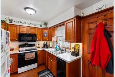 1558  White Rock Ave #1560, Waukesha, WI 53186 - Photo 9