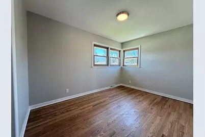 1010  Shorecrest Dr, Racine, WI 53402 - Photo 9