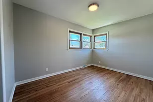 1010 Shorecrest Dr, Racine, WI 53402 - Photo 9
