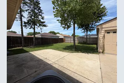 1010  Shorecrest Dr, Racine, WI 53402 - Photo 13