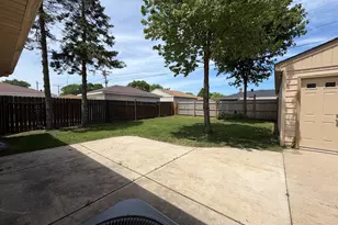 1010 Shorecrest Dr, Racine, WI 53402 - Photo 13