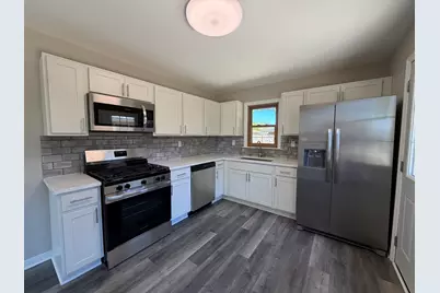 1010  Shorecrest Dr, Racine, WI 53402 - Photo 3