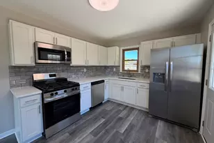 1010 Shorecrest Dr, Racine, WI 53402 - Photo 3