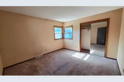 3415 W Cold Spring Rd, Greenfield, WI 53221 - Photo 11