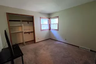 3415 W Cold Spring Rd, Greenfield, WI 53221 - Photo 11