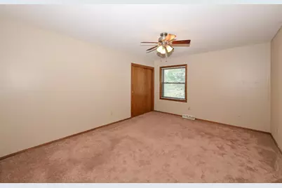 14325 W Lincoln Ave, New Berlin, WI 53151 - Photo 25