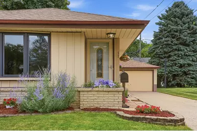 5782 S New York Ave, Cudahy, WI 53110 - Photo 3