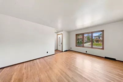 5782 S New York Ave, Cudahy, WI 53110 - Photo 5