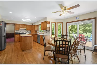 149  Hickory Dr, Delafield, WI 53018 - Photo 9