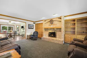 149 Hickory Dr, Delafield, WI 53018 - Photo 7