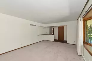 1075 S Silverbrook Dr, West Bend, WI 53095 - Photo 5