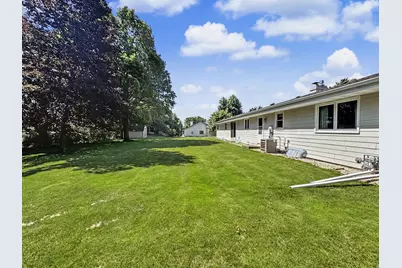 1075 S Silverbrook Dr, West Bend, WI 53095 - Photo 29