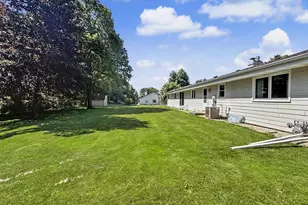 1075 S Silverbrook Dr, West Bend, WI 53095 - Photo 29