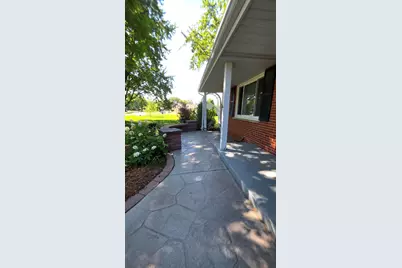 W174N7505  Joanne Dr, Menomonee Falls, WI 53051 - Photo 3
