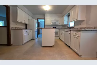 W174N7507  Joanne Dr, Menomonee Falls, WI 53051 - Photo 9