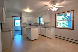 W174N7505 Joanne Dr, Menomonee Falls, WI 53051 - Photo 9