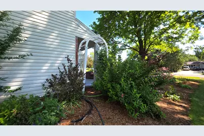 W174N7505  Joanne Dr, Menomonee Falls, WI 53051 - Photo 23