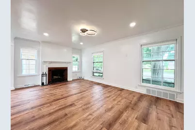 2423 S 60th St, West Allis, WI 53219 - Photo 11