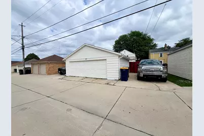 2423 S 60th St, West Allis, WI 53219 - Photo 37