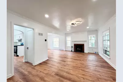 2423 S 60th St, West Allis, WI 53219 - Photo 7