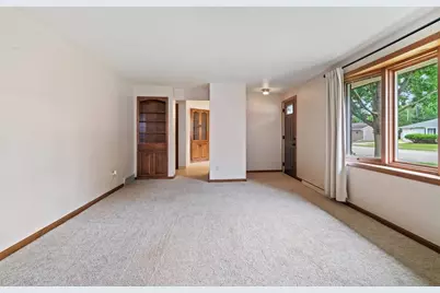 1523  Pilgrim St, Green Bay, WI 53546 - Photo 5