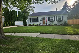 W59N777 Highwood Dr, Cedarburg, WI 53012 - Photo 1