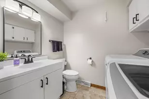 10154 W Whitnall Edge Dr, Franklin, WI 53132 - Photo 7