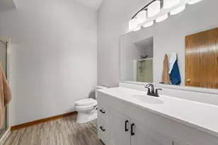 10154 W Whitnall Edge Dr, Franklin, WI 53132 - Photo 13
