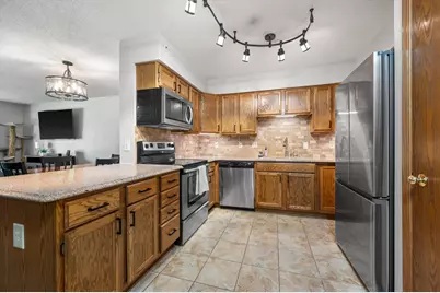 10154 W Whitnall Edge Dr #E, Franklin, WI 53132 - Photo 5