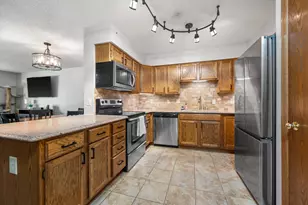 10154 W Whitnall Edge Dr, Franklin, WI 53132 - Photo 5