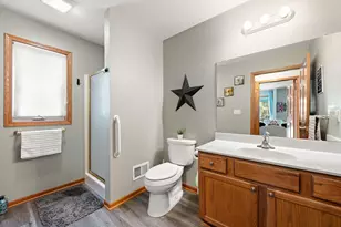 315 Endfield Cir, Waukesha, WI 53186 - Photo 5